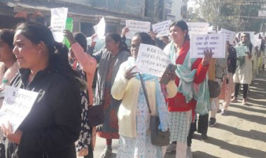 सेवा सुरक्षा की मांग, 3 हजार बीएडधारी सहायक शिक्षक अंबिकापुर से रायपुर की पदयात्रा पर