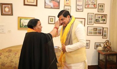 मुख्यमंत्री डॉ. यादव का पूर्व मुख्यमंत्री सुश्री उमा भारती ने किया अभिनंदन