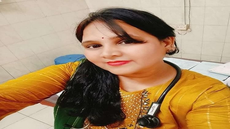 Durg: सड़क हादसे में जिला अस्पताल में पदस्थ नर्स की मौत, स्कूटी से फिसलकर गिरी, बाइक ने मारी टक्कर