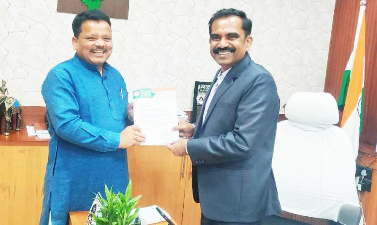 बस यात्रियों के समस्याओं को दूर करने परिवहन सचिव से पूर्व महापौर ने की मुलाकात