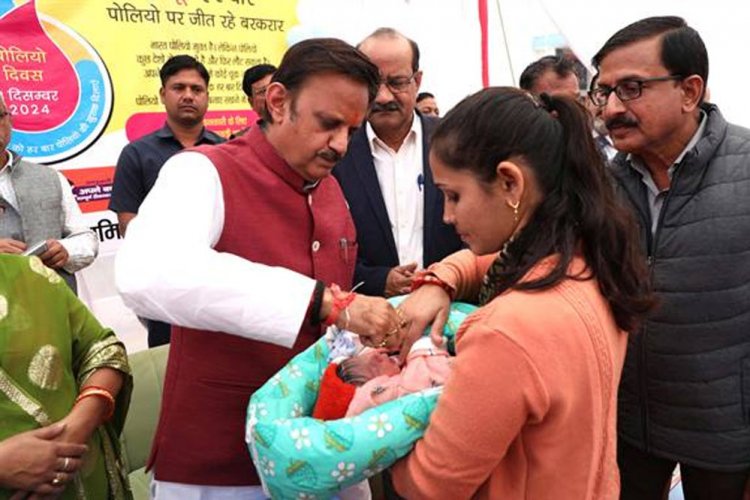कोई भी बच्चा पोलियो की दवा पीने से छूटे नहीं – उप मुख्यमंत्री शुक्ल