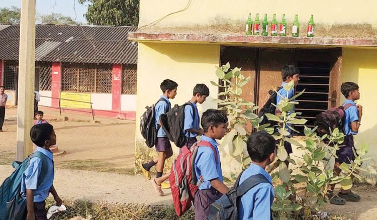 अडक़ाछेपड़ा स्कूल में असामाजिक तत्वों का जमावड़ा