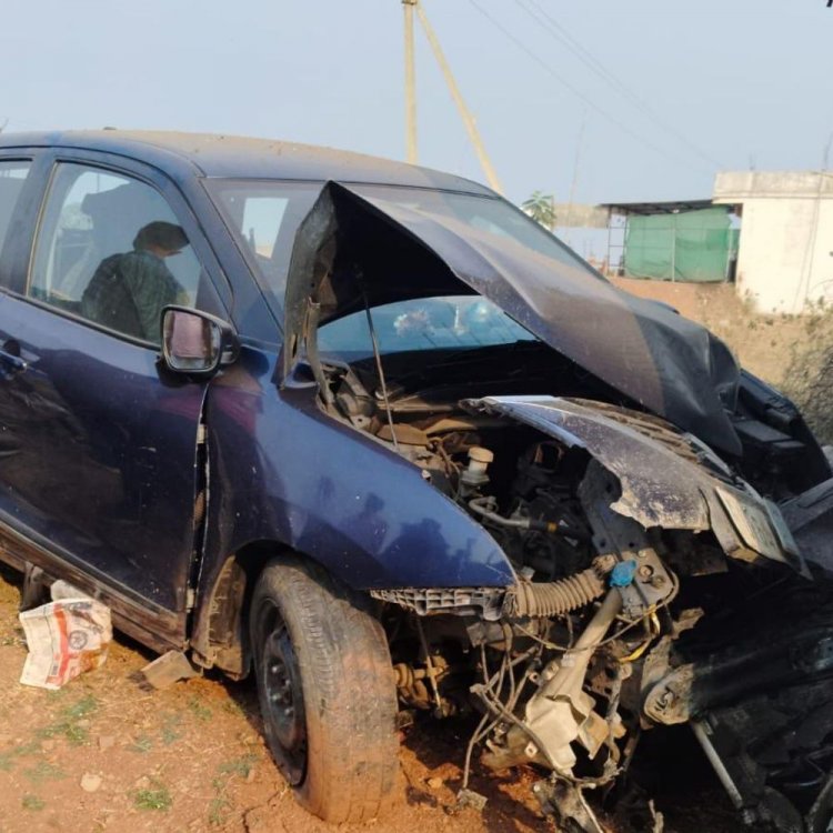 मैहर के एनएच-30 पर हुआ सड़क हादसा:दुकान में घुसी अनियंत्रित कार, महिला समेत तीन लोग घायल