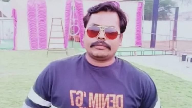 Durg Accident News: ट्रांसफार्मर से टकराई बाइक, सड़क हादसे में आरक्षक की मौत; परिजनों में मचा कोहराम