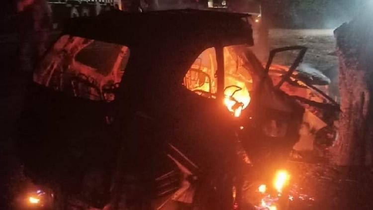 Durg Accident: पेड़ से जा टकराई तेज रफ्तार कार, लगी आग; दो लोगों की मौके पर हुई मौत, दो की हालत गंभीर