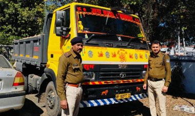 शहडोल में दिनदहाड़े हो रहा था रेत का अवैध परिवहन:वैध दस्तावेज नहीं मिले, पुलिस ने मिनी ट्रक चालक को गिरफ्तार किया