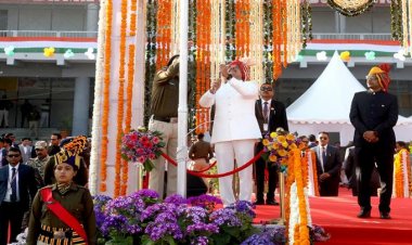 मुख्यमंत्री डॉ. मोहन यादव ने इंदौर में 76वें गणतंत्र दिवस पर राष्ट्रध्वज फहराया।