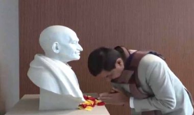 मुख्यमंत्री डॉ. मोहन यादव ने महात्मा गांधी की 77 वीं पुण्यतिथि पर जापान के कोबे शहर में उनकी प्रतिमा पर पुष्पांजलि अर्पित की।