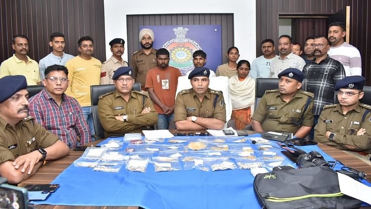 Durg: शराब कारोबारी के घर लाखों की चोरी करने वाले तीन गिरफ्तार, आभूषण समेत अन्य मामल बरामद