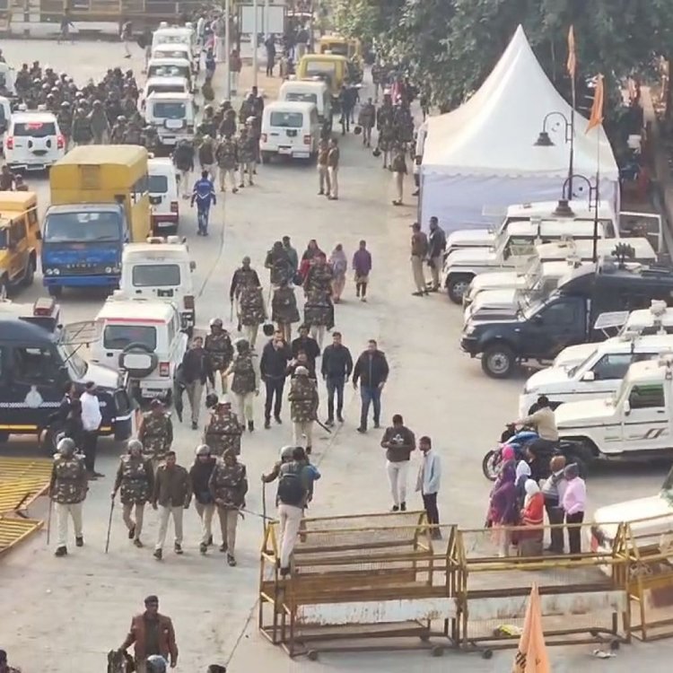 महाकाल मंदिर विस्तार के लिए चला बुलडोजर:257 मकानों को खाली कराया, 50 को गिराया; भारी पुलिस बल तैनात