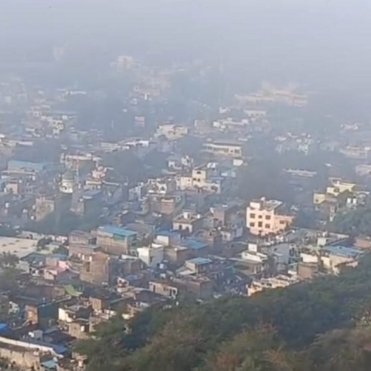 देवास में 4 डिग्री सेल्सियस गिरा न्यूनतम तापमान:घने कोहरे से दोपहर तक नहीं निकली धूप, अगले दो दिन बारिश की संभावना
