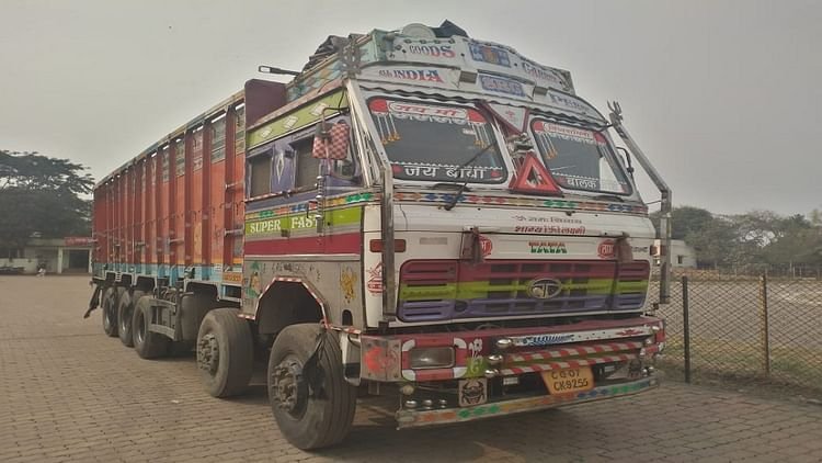 Durg: ट्रक की चपेट में आने से बुजुर्ग महिला की मौके पर मौत, परिजनों का बुरा हाल