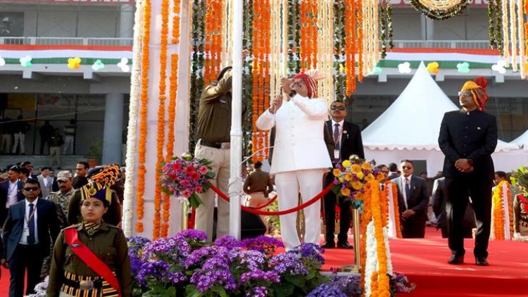 मुख्यमंत्री डॉ. मोहन यादव ने इंदौर में 76वें गणतंत्र दिवस पर राष्ट्रध्वज फहराया।