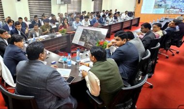 सिंहस्थ मेला क्षेत्र में स्थाई प्रकृति के निर्माण कार्यों की साधु-संतों से चर्चा कर कार्य योजना बनाएं : एसीएस डॉ.राजौरा