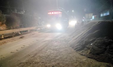 अवैध रेत खुदाई-परिवहन, धूल के गुबार से तंग युवकों का धरना, गाडिय़ों की कतारें