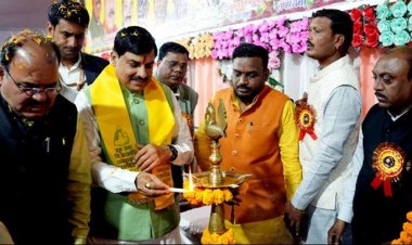 मुख्यमंत्री डॉ. मोहन यादव ने हिंदी भवन में संत शिरोमणि रविदास जयंती समारोह का दीप प्रज्ज्वलित कर शुभारंभ किया।