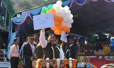 मुख्यमंत्री डॉ. मोहन यादव ने बोट क्लब पर 24 वीं IPS वॉटर स्पोर्ट्स प्रतियोगिता के शुभारंभ पर रंग-बिरंगे गुब्बारे मुक्त आकाश में छोड़े।