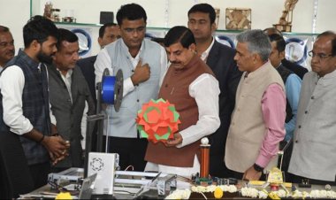 मुख्यमंत्री डॉ. मोहन यादव ने राष्ट्रीय विज्ञान दिवस पर ज्ञान प्रदर्शनी का अवलोकन किया।