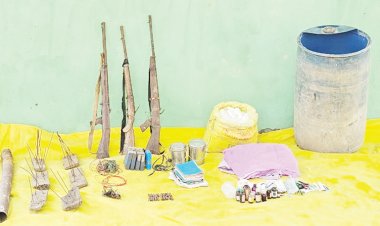 नक्सलियों के छिपाये भारी मात्रा में हथियार व विस्फोटक बरामद