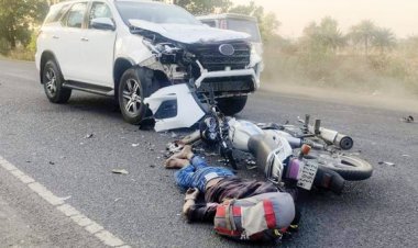 सडक़ हादसे में बाल-बाल बचे पूर्व विधायक, बाइक सवार की मौत