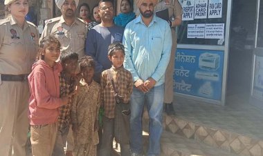 पंजाब पुलिस ने बस स्टैंड दीनानगर में भीख मांगते बच्चों को पकड़ा, बच्चों में मचा हड़कंप