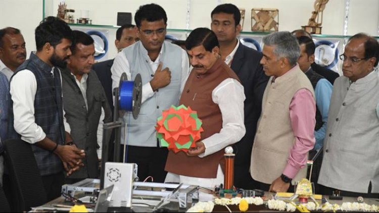 मुख्यमंत्री डॉ. मोहन यादव ने राष्ट्रीय विज्ञान दिवस पर ज्ञान प्रदर्शनी का अवलोकन किया।