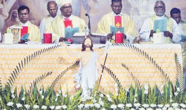 ईस्टर पर चर्चों में विशेष प्रार्थना