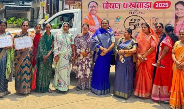 जनप्रतिनिधियों ने पोषण पखवाड़ा रथ को दिखाई झंडी