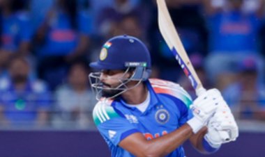 खुशी है कि श्रेयस अय्यर और ईशान किशन को उनके केंद्रीय अनुबंध वापस मिल गए हैं : रवि शास्त्री