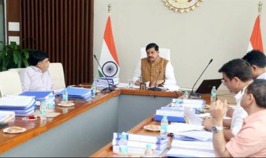 मुख्यमंत्री डॉ. मोहन यादव ने मध्यप्रदेश स्टेट इंडस्ट्रियल डेवलपमेंट कॉरपोरेशन लिमिटेड के संचालक मंडल की समत्व भवन (मुख्यमंत्री निवास) में हुई बैठक ली।