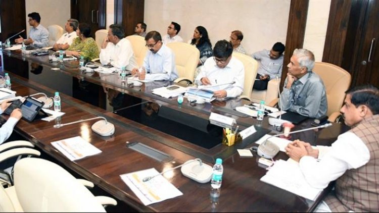 मुख्यमंत्री डॉ. मोहन यादव ने मंत्रालय में निवेश संवर्धन एवं अन्य प्रस्तावित महत्वपूर्ण आयोजनों से संबंधित वरिष्ठ अधिकारियों से चर्चा की।