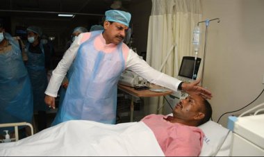 मुख्यमंत्री डॉ.मोहन यादव ने 25वीं बटालियन में मॉकड्रिल के दौरान घायल दो जवानों से अस्पताल पहुंचकर उनके स्वास्थ्य और उपचार की जानकारी ली।