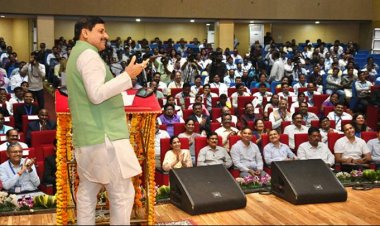 मुख्यमंत्री डॉ. मोहन यादव ने  राज भवन स्थित सांदीपनि सभागार में 100 दिवसीय निःक्षय शिविर अभियान सम्मान समारोह और स्वस्थ यकृत मिशन को सम्बोधित किया।