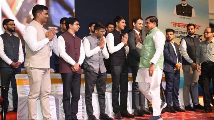 मुख्यमंत्री डॉ मोहन यादव ने यूपीएससी सिविल सेवा परीक्षा 2024 में चयनित प्रतिभागियों के सम्मान समारोह का कुशाभाऊ ठाकरे सभागार में शुभारंभ कर  प्रतिभागियों का सम्मान किया ।