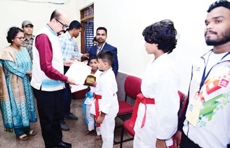 राज्यपाल ने जिले के कराते खिलाडिय़ों का किया सम्मान
