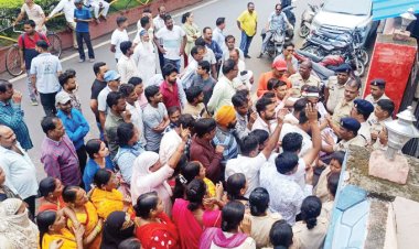 मूलभूत सुविधाओं की मांग, पूर्व पार्षद सहित वार्डवासियों ने निगम घेरा