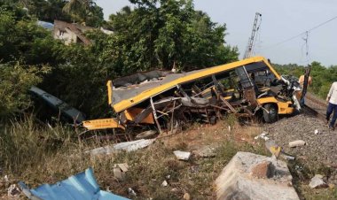 तमिलनाडु में रेलवे ट्रैक पार कर रही स्कूल वैन को ट्रेन ने मारी टक्कर, दो बच्चों की दर्दनाक मौत