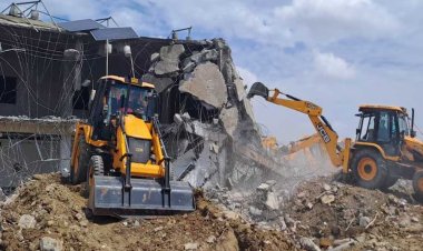 छांगुर बाबा पर बुलडोजर का तीसरा दिन, इतनी मजबूत कोठी कि तोड़ने में आ रहा पसीना