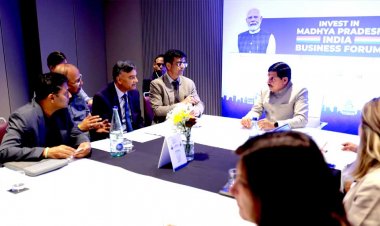 मुख्यमंत्री डॉ. यादव ने बार्सिलोना में टेक्सटाइल मशीनरी कंपनियों के पदाधिकारियों के साथ की राउंड टेबल बैठक