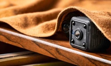 अफसर पर गंभीर आरोप: पत्नी के कमरे और बाथरूम में छुपाकर लगाए कैमरे, किया ब्लैकमेल