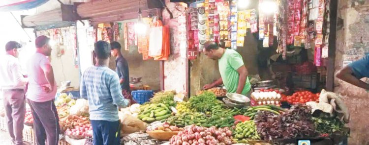 गंदगी फैलाने व अतिक्रमण पर निगम की सख्ती, जुर्माना