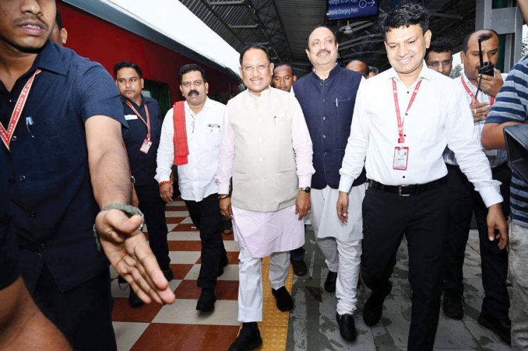 सीएम ट्रेन से पहुंचे अंबिकापुर  कहा - यह सुंदर यात्रा हमेशा के लिए स्मृतियों में हुई दर्ज