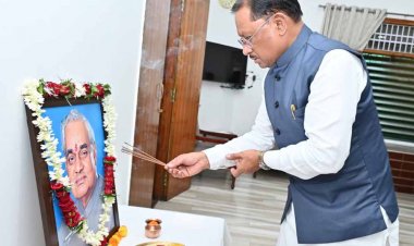 मुख्यमंत्री साय ने अटल बिहारी वाजपेयी की पुण्यतिथि पर उन्हें किया नमन