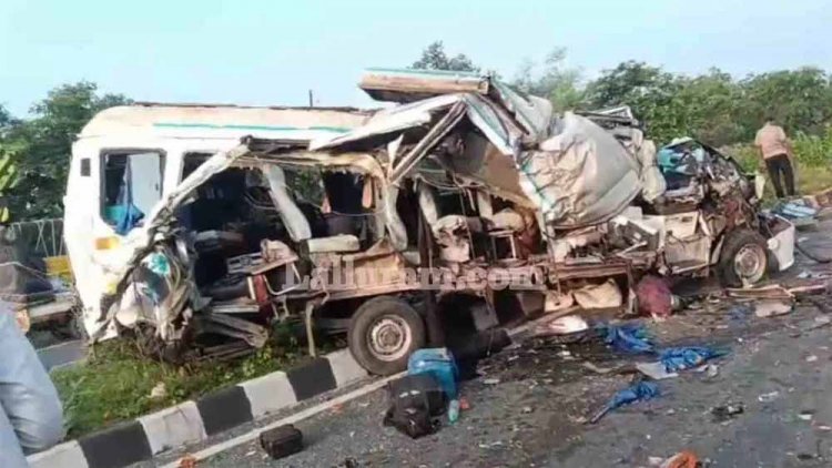 काशी दर्शन कर लौट रहे श्रद्धालुओं की बस हादसे का शिकार, 4 की मौत