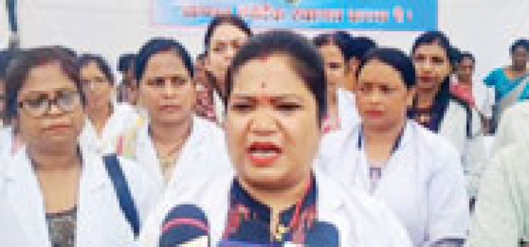 दस सूत्रीय मांगों को ले बेमुद्दत हड़ताल पर एनएचएम कर्मचारी