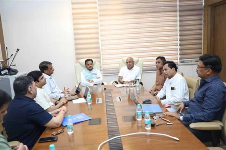 सरकार स्वास्थ्य सेवाओं को व्यापक एवं सुदृढ़ बनाने के लिए प्रतिबद्ध: उप मुख्यमंत्री शुक्ल