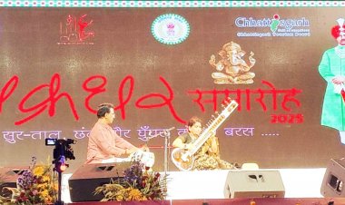 चक्रधर समारोह में संगीत विवि की कुलपति ने सितार वादन से बांधा समा