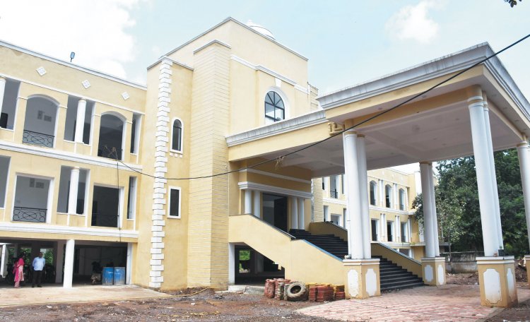 रायपुर कमिश्नरी इसी माह नये भवन में