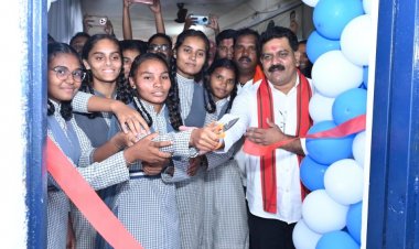 रायपुर : बच्चों के संग विद्यार्थी बने उपमुख्यमंत्री  विजय शर्मा