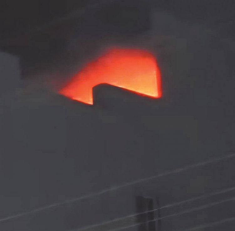 दीपावली की रात कपड़ा शोरूम में लगी आग